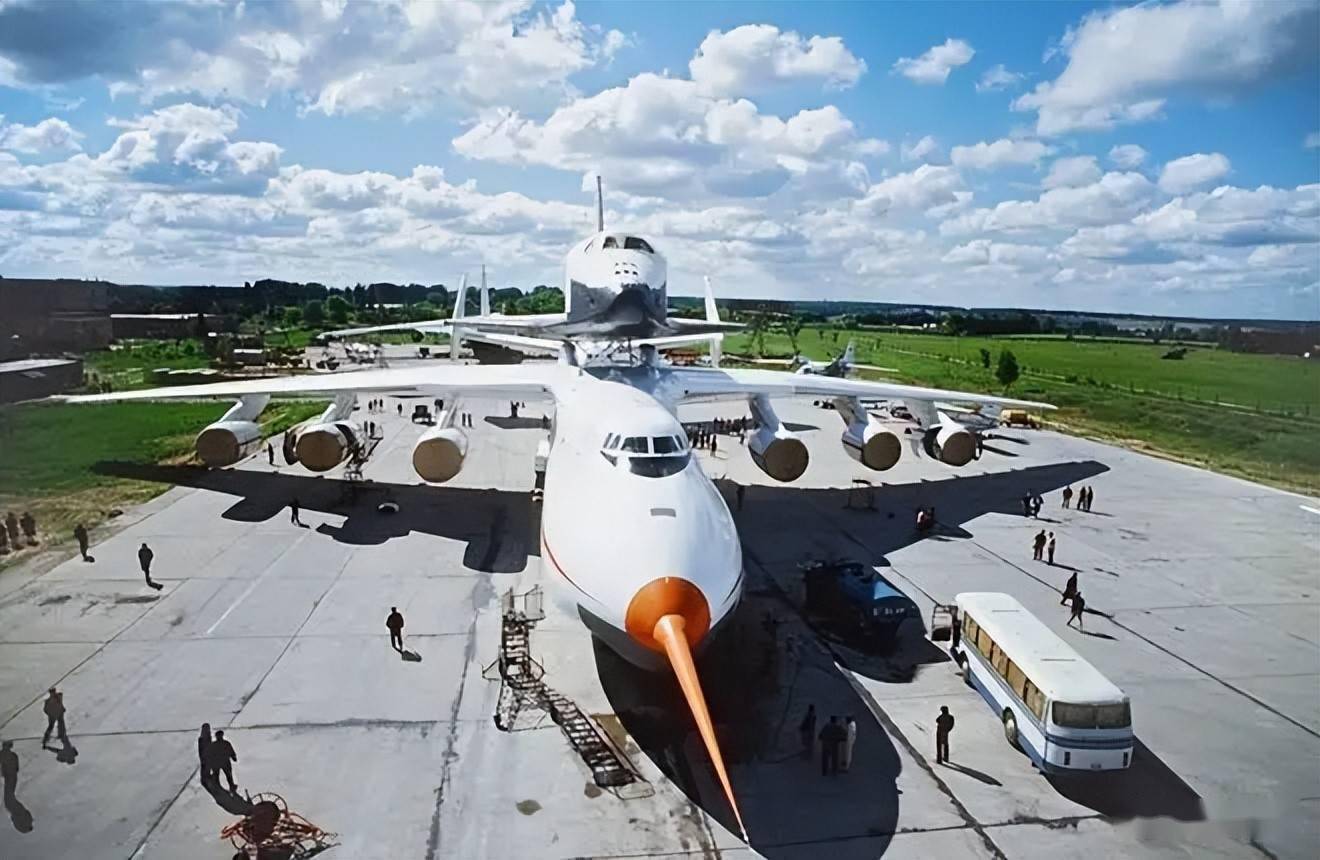 乌总统:给我8亿美元<strong></p>
<p>币安app官网下载</strong>,我让第2架安225起飞,需要下载反诈APP吗?