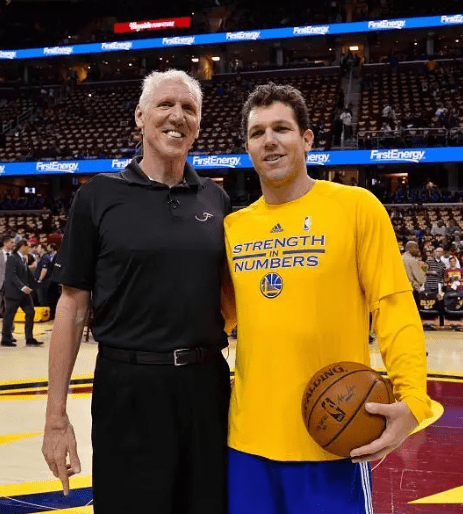 库汤科乐沃都是星二代<strong></p>
<p>乐沃币</strong>，他们的父亲在NBA表现如何？老沃顿最强