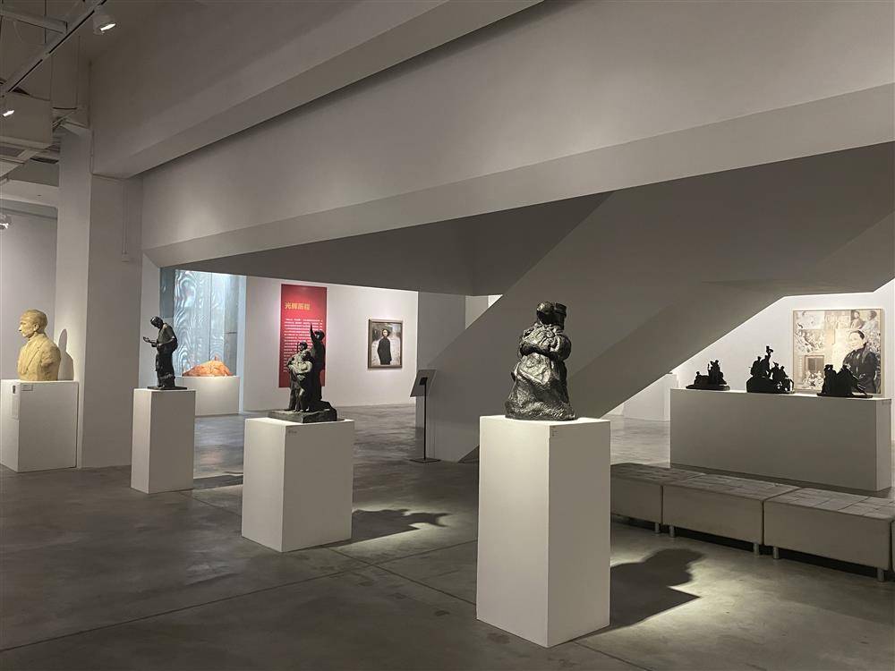 “东方风来——上海油画雕塑院特展”展出