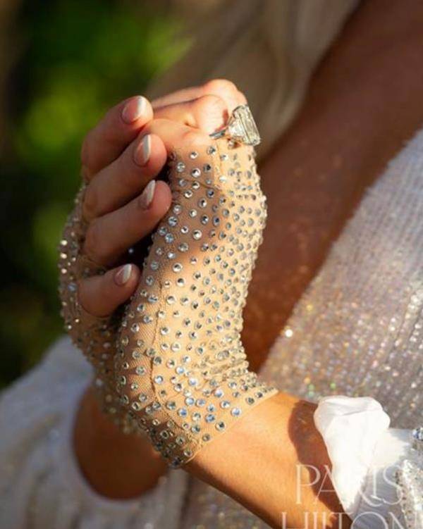 40岁酒店集团千金4度订婚<strong></p>
<p>卡特币</strong>,超大钻戒价值千万,自曝正准备试管