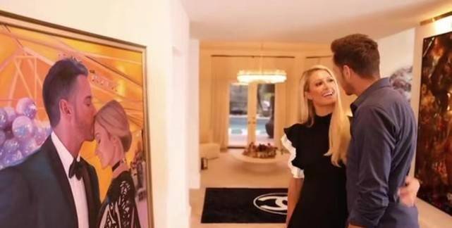 希尔顿大小姐第四次订婚!裹月光银长裙难得美翻<strong></p>
<p>卡特币</strong>,戴1300万婚戒真壕