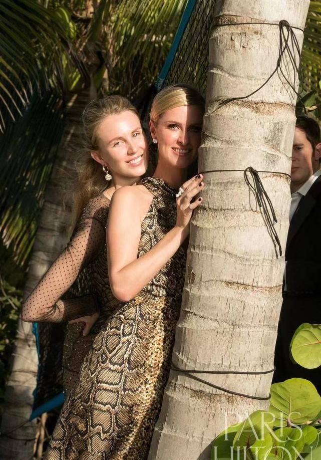 希尔顿大小姐第四次订婚!裹月光银长裙难得美翻<strong></p>
<p>卡特币</strong>,戴1300万婚戒真壕