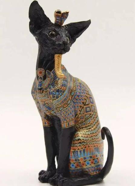 埃及考古学家留下一件遗物<strong></p>
<p>卡特币</strong>，一开始以为是赝品，其实它是真正宝贝