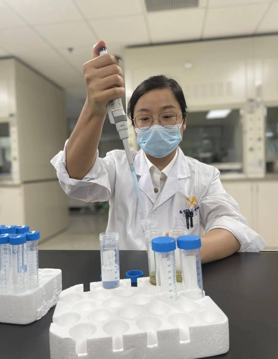 向上向善青年榜样｜国门线上无畏不悔的青春