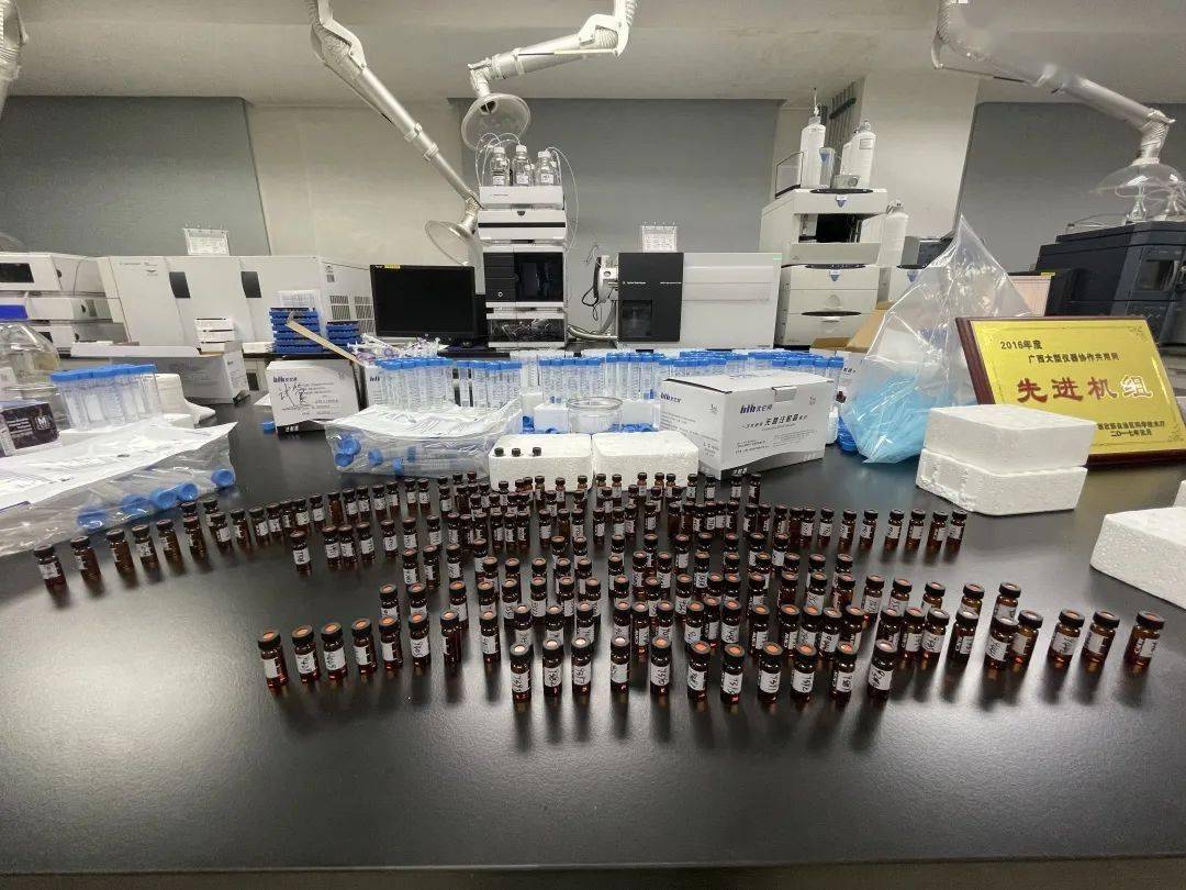 向上向善青年榜样｜国门线上无畏不悔的青春