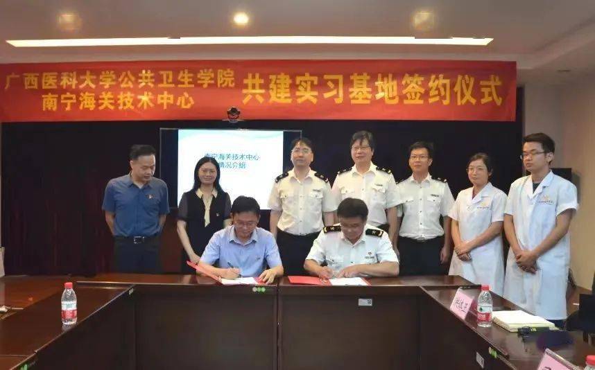 向上向善青年榜样｜国门线上无畏不悔的青春