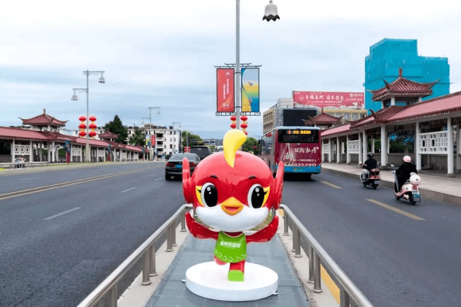 游泰州<strong></p>
<p>泰合币</strong>，遇见省运，和“泰宝”“凤娃”合个影