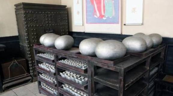 曾国藩一年收入<strong></p>
<p>响币</strong>,竟有四千万人民币,但家里却穷得叮当响,太奇怪