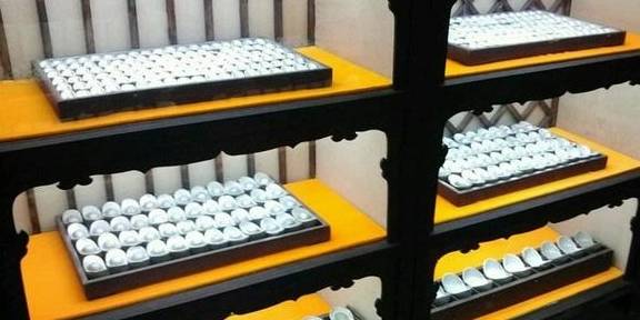 曾国藩一年收入<strong></p>
<p>响币</strong>,竟有四千万人民币,但家里却穷得叮当响,太奇怪