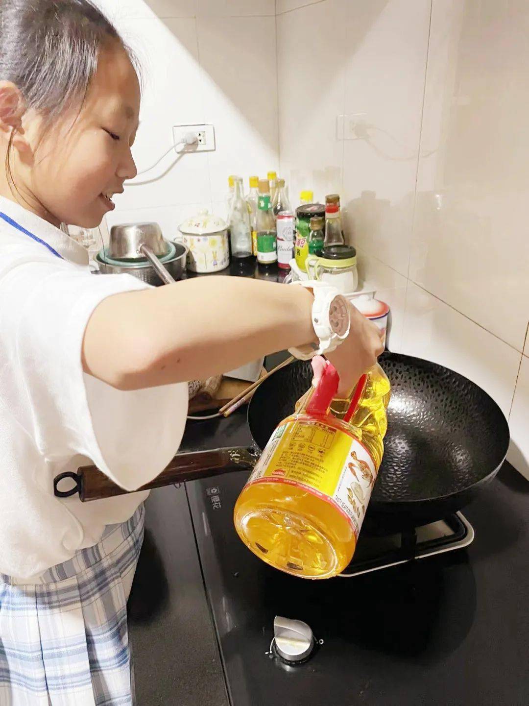 劳动教育丨今天<strong></p>
<p>响币</strong>我当家——乐外小学部卓越币兑换活动