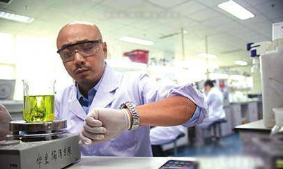 上世纪最荒谬的骗局：初中生号称可以将水变油，骗了四亿多人民币