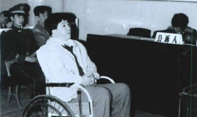 上世纪最荒谬的骗局:初中生号称可以将水变油<strong></p>
<p>世纪币</strong>,骗了四亿多人民币