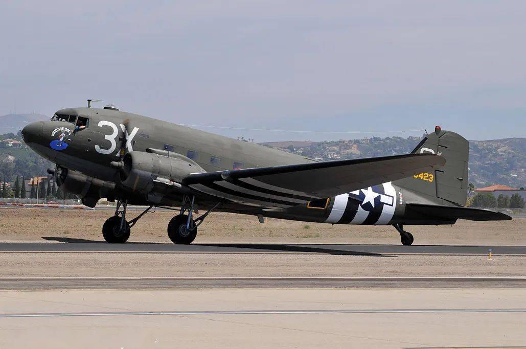 DC-3：人民币上的“美国飞机”