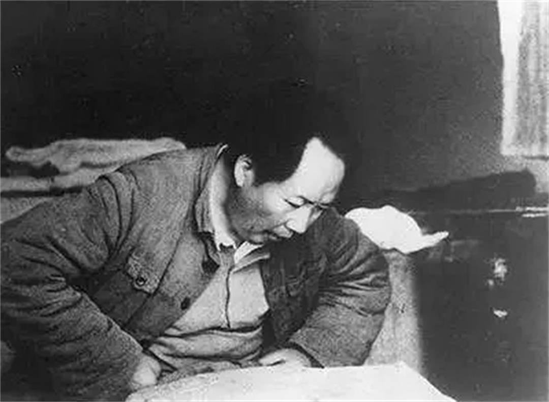 毛主席4次拒上人民币<strong></p>
<p>上币网</strong>，为何如今人民币上仍有毛主席的肖像呢？