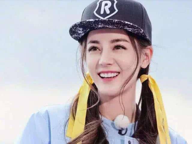 迪丽热巴的年收入<strong></p>
<p>币别换算</strong>,换算成人民币是多少?