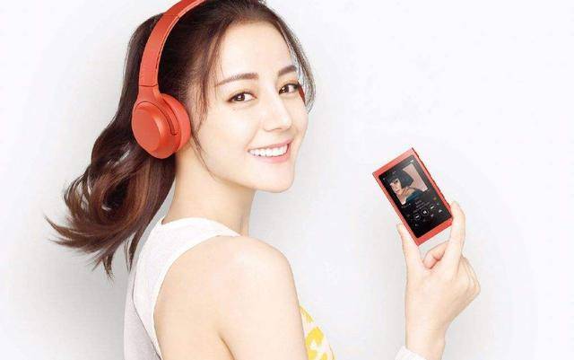 迪丽热巴的年收入<strong></p>
<p>币别换算</strong>,换算成人民币是多少?