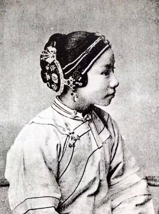 古代逛一次“青楼”<strong></p>
<p>币别换算</strong>,到底要多少银子?换算成人民币,是多少