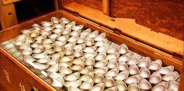 清朝官员退休工资<strong></p>
<p>币别换算</strong>，每年只有50两白银，换算成人民币是多少钱