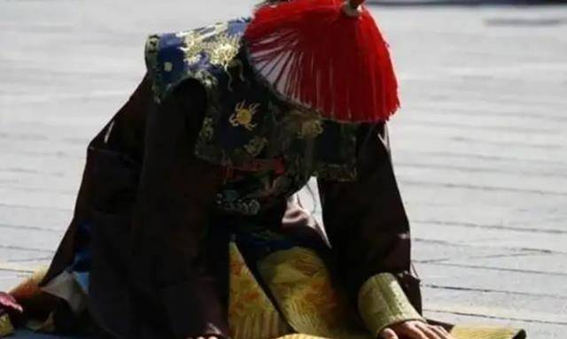 清朝官员退休工资<strong></p>
<p>币别换算</strong>，每年只有50两白银，换算成人民币是多少钱