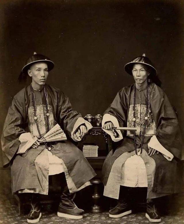 清朝官员退休工资每年是50两白银<strong></p>
<p>币别换算</strong>,换算成如今的人民币值多少?