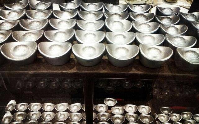 清朝官员退休工资每年是50两白银<strong></p>
<p>币别换算</strong>,换算成如今的人民币,值多少?