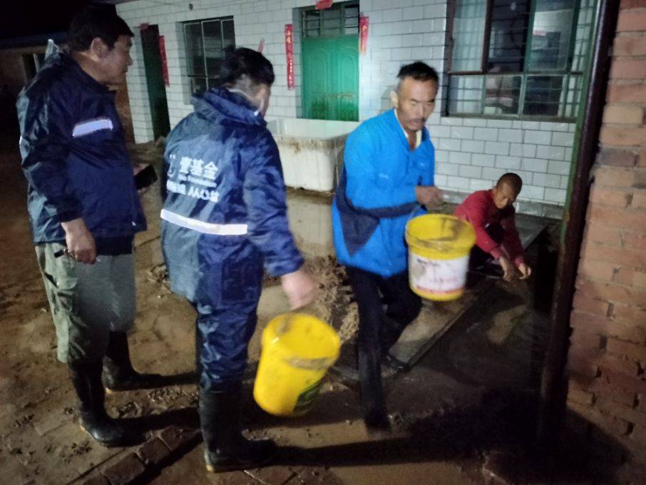 新宁镇：党员“三单”服务排险情