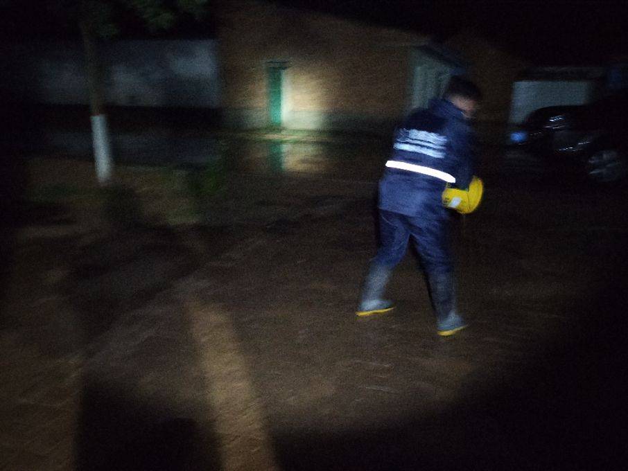 新宁镇：党员“三单”服务排险情