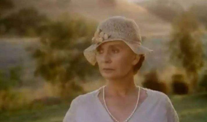 《荆棘鸟》:三只“荆棘鸟”<strong></p>
<p>三鸟币</strong>,三种女性形象代表着不同的爱情观