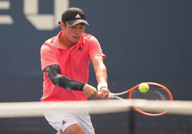 中国男网第1人！22岁新星美网开门红，送蛋横扫，终结魔咒创历史