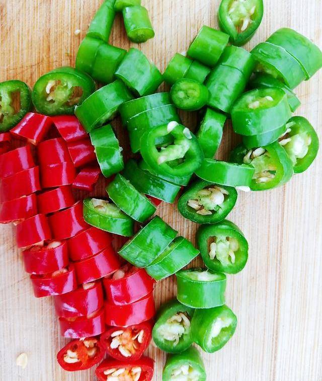 今天做了个全网都在流行的荷包蛋焖面<strong></p>
<p>蛋币网</strong>，味道好极了