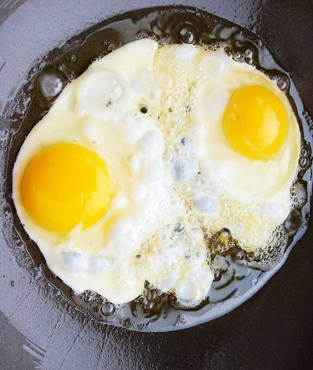 今天做了个全网都在流行的荷包蛋焖面<strong></p>
<p>蛋币网</strong>，味道好极了