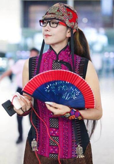 杨丽萍3000万“月亮宫”太美，四面朝海春暖花开，像人间仙境