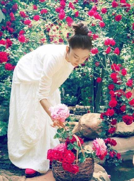 杨丽萍3000万“月亮宫”太美<strong></p>
<p>月亮币</strong>,四面朝海春暖花开,像人间仙境