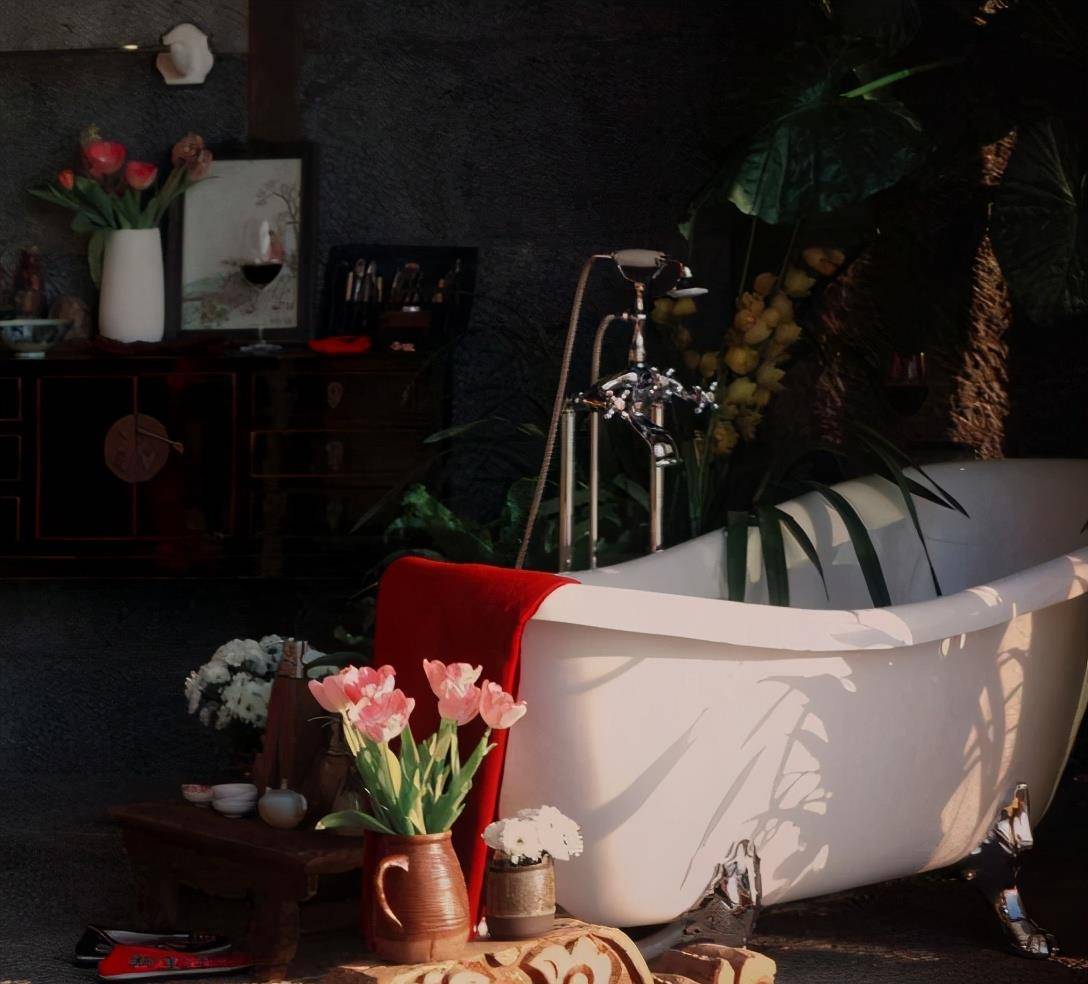 杨丽萍3000万“月亮宫”太美<strong></p>
<p>月亮币</strong>,四面朝海春暖花开,像人间仙境