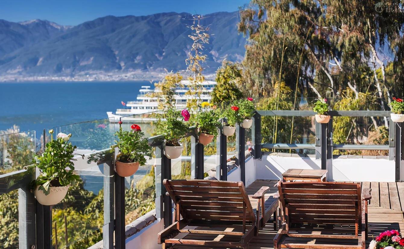 杨丽萍3000万“月亮宫”太美<strong></p>
<p>月亮币</strong>,四面朝海春暖花开,像人间仙境