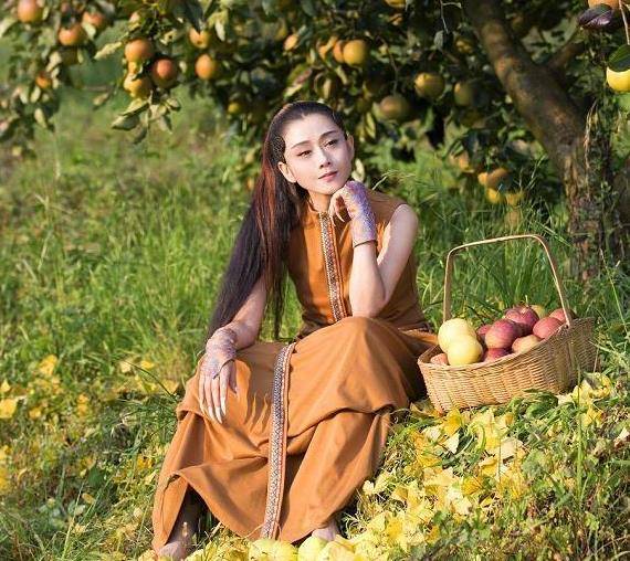 杨丽萍3000万“月亮宫”太美<strong></p>
<p>月亮币</strong>,四面朝海春暖花开,像人间仙境