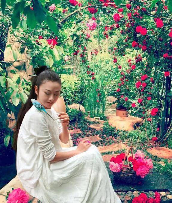 杨丽萍3000万“月亮宫”太美<strong></p>
<p>月亮币</strong>,四面朝海春暖花开,像人间仙境