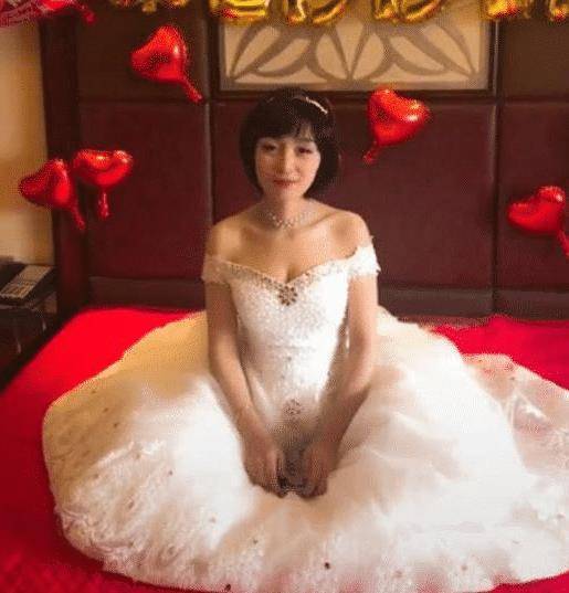 抖音“200斤新郎”爆红<strong></p>
<p>红币</strong>,看到新娘颜值,网友:我和他就差网民币