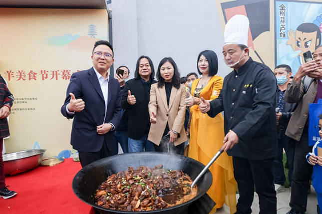 怎一个“鲜”字了得<strong></p>
<p>羊币</strong>!杭州又到一年羊肉飘香时