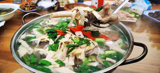 怎一个“鲜”字了得<strong></p>
<p>羊币</strong>!杭州又到一年羊肉飘香时