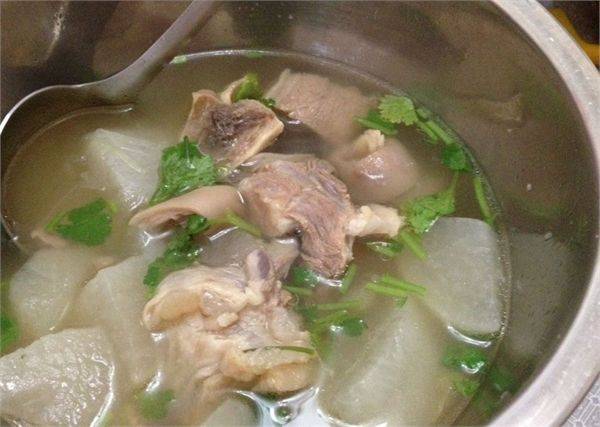 盐滩贵族 | 盐池滩羊<strong></p>
<p>羊币</strong>,不腻不膻,那滋味,是真香!