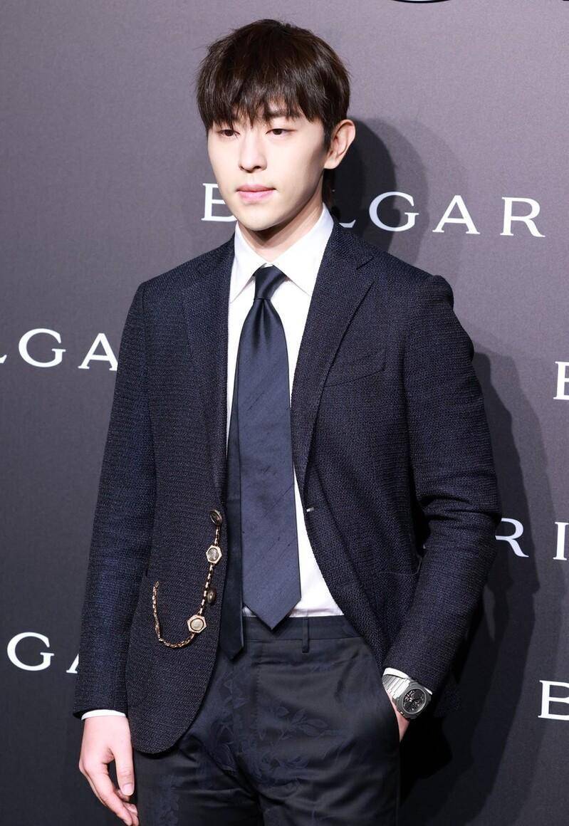 为什么明星赚那么多钱<strong></p>
<p>币富网</strong>,还要偷税漏税?邓伦事件背后的秘密