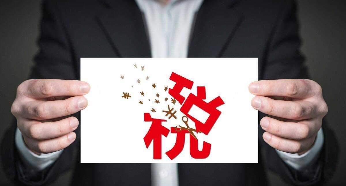 为什么明星赚那么多钱<strong></p>
<p>币富网</strong>,还要偷税漏税?邓伦事件背后的秘密