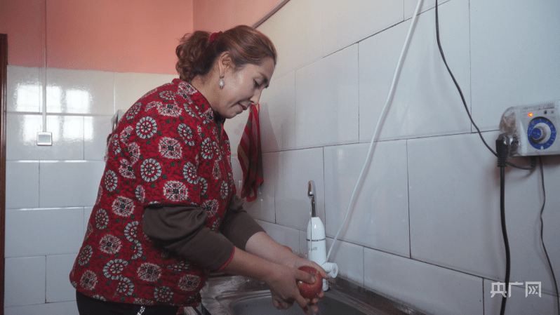 改善农村供水条件 让村民喝上放心水