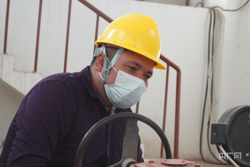 改善农村供水条件 让村民喝上放心水