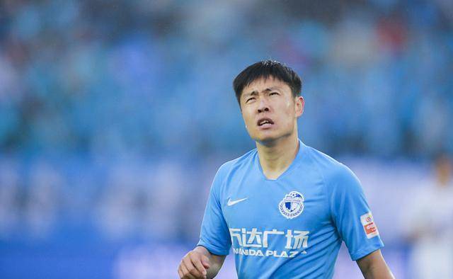 中超再现转会神操作！加盟大连人仅半年，20岁后防新星重返恒大