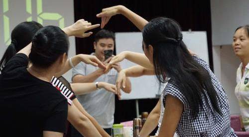 都知道理财股票培训是骗人的<strong></p>
<p>股票理财</strong>,可为什么让人深信不疑?真相来了!