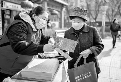 规范老年消费市场——银发经济兴起，“适老”更要“护老”