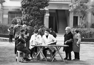 规范老年消费市场——银发经济兴起<strong></p>
<p>手机股票</strong>,“适老”更要“护老”