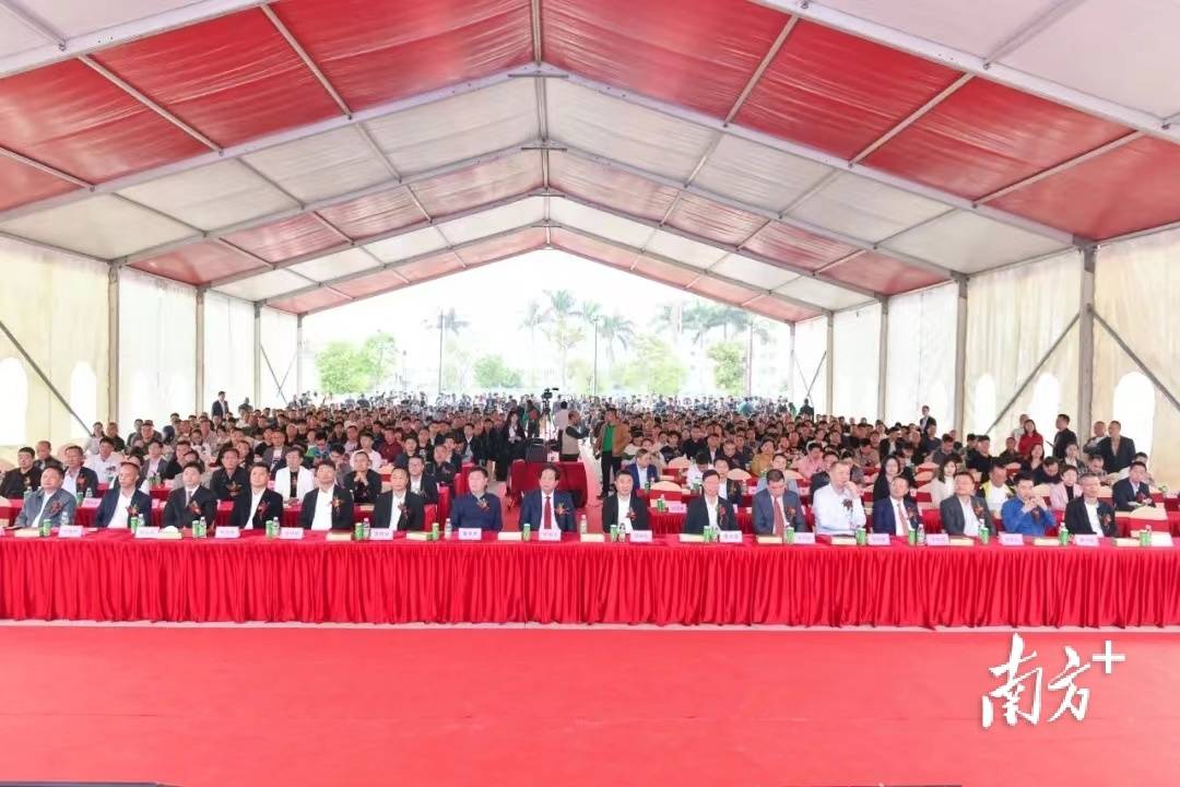 打造一级市场<strong></p>
<p>股票一级市场</strong>，省市重点项目粤东三科农商城步入快车道